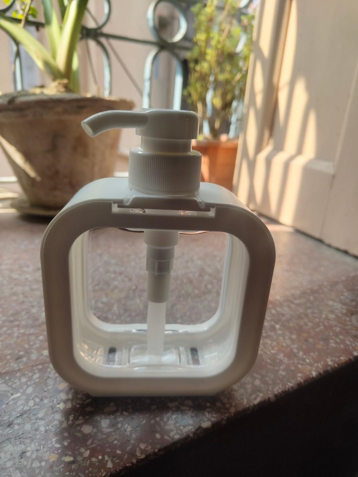 🧴 Large-Capacity Plastic Soap Dispenser Bottle – Refillable & Multipurpose 🛁
