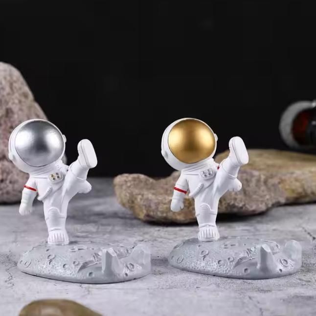 🚀 Nordic Style Astronaut Mobile Phone Stand Holder 🌌